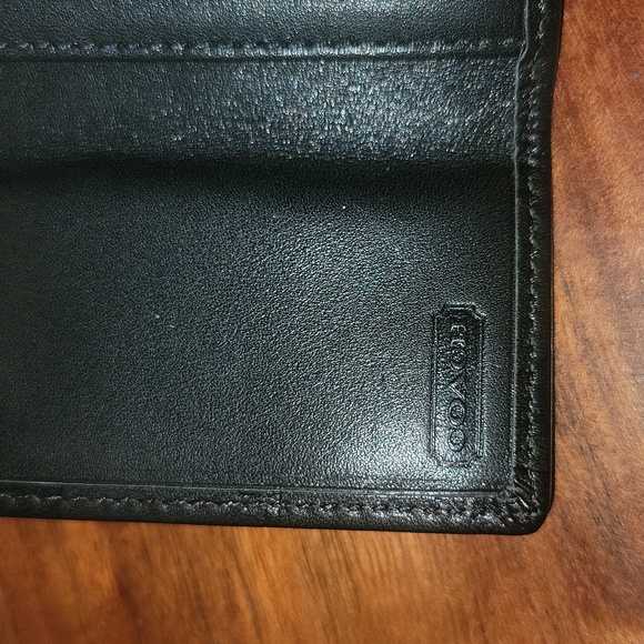 Coach - Picture 3 of 4